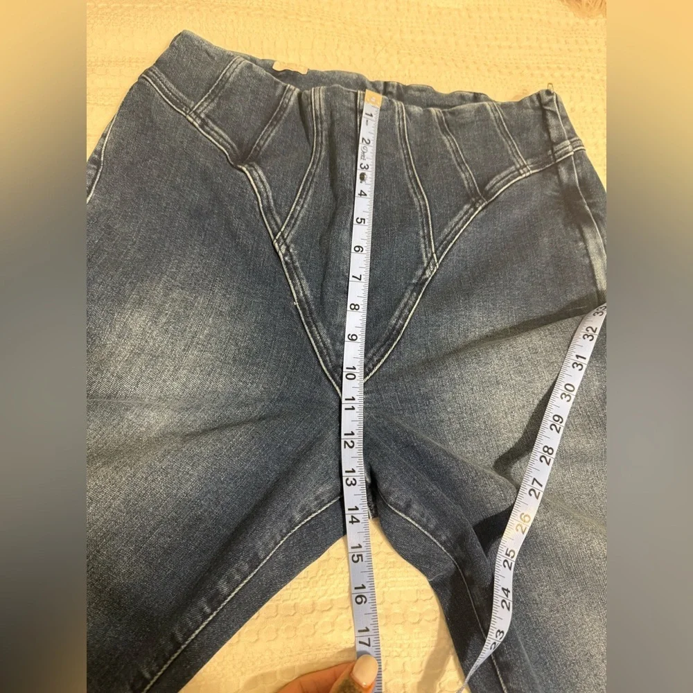 Good American High Rise Blue Jeans - Picture 7 of 12